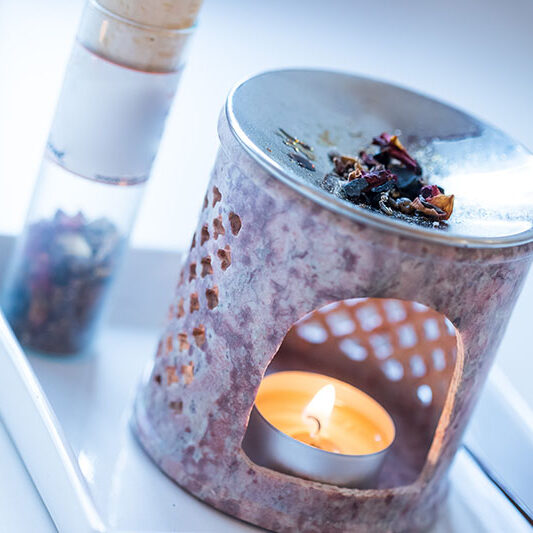 Räuchern mit Räucherstövchen und Teelicht