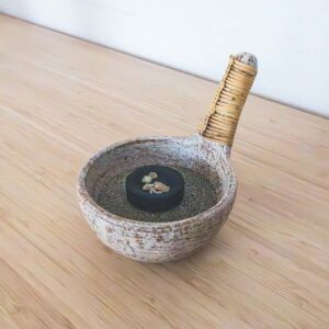 Räucherschale Ton mit Rattangriff